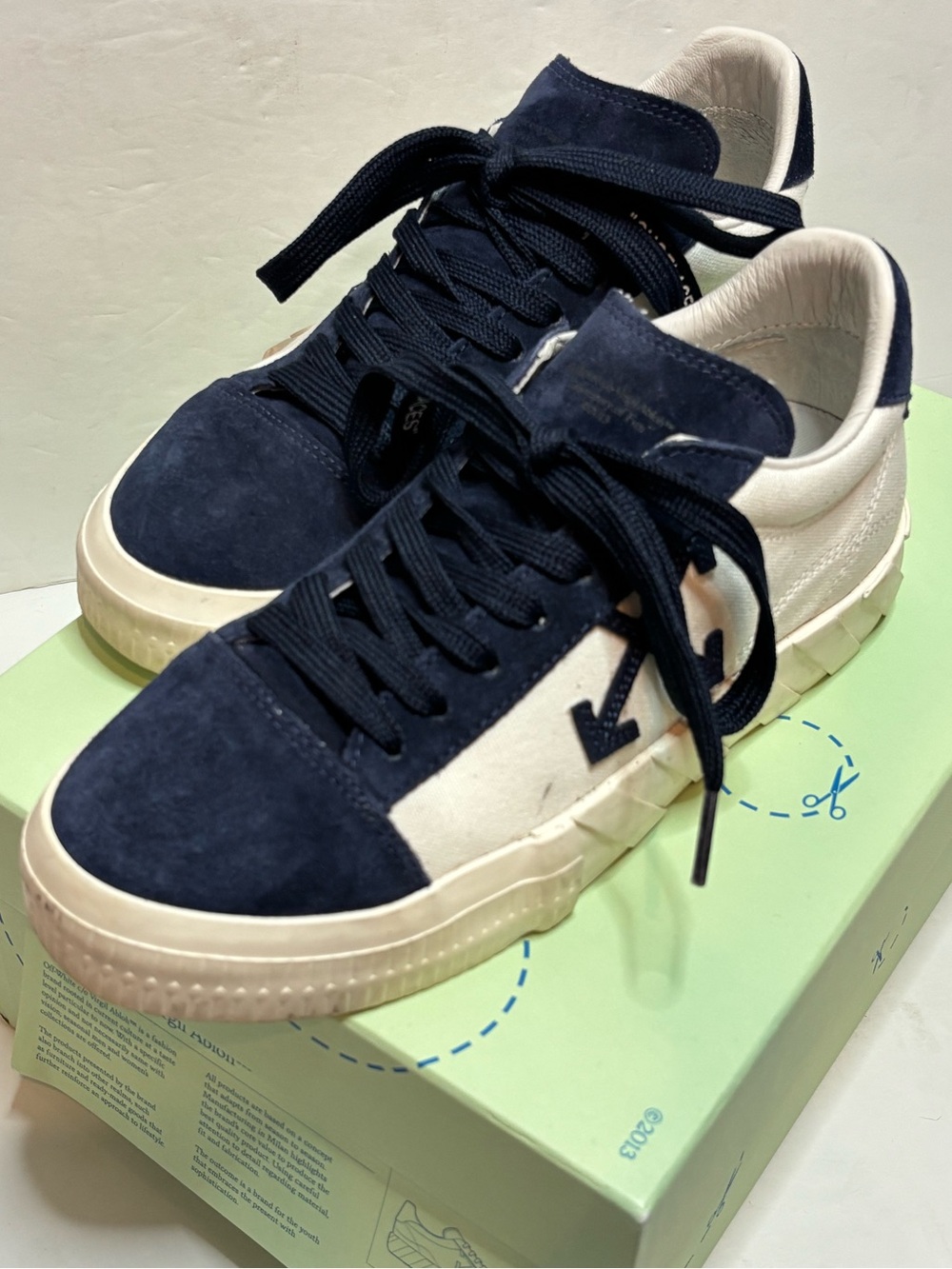 Off-White c/o Virgil Abloh Low Vulcanized Canvas Suede Navy White Sneaker 39/9